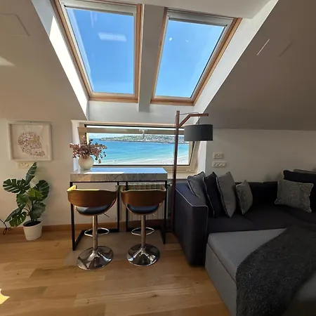 Bustos - Exclusive Oceanfront Penthouse Apartment *